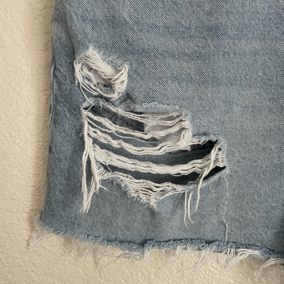 Madewell The Momjean Light Wash Distressed Denim Cutoff Shorts 30 - Picture 4 of 11